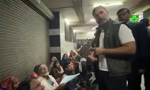 எய்ம்ஸ் மருத்துவமனைக்கு திடீர் விசிட்: நோயாளிகளிடம் குறைகளை கேட்டறிந்தார் ராகுல் காந்தி