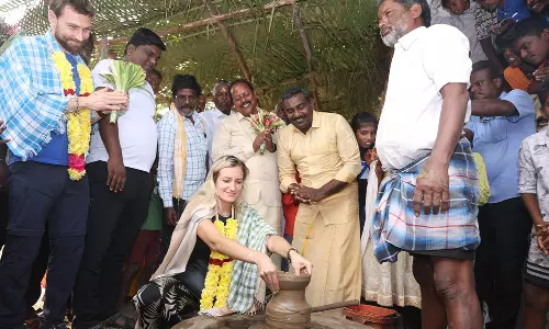 பொங்கல் விளையாட்டு போட்டியில் உற்சாகமாக பங்கேற்ற வெளிநாட்டு சுற்றுலா பயணிகள்