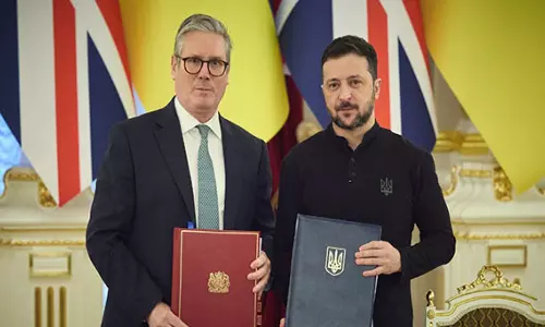 இங்கிலாந்து - உக்ரைன் இடையே கையெழுத்தான 100 ஆண்டு உடன்படிக்கை.. ஜெலன்ஸ்கிக்கு ஸ்டார்மர் உதவிக்கரம்