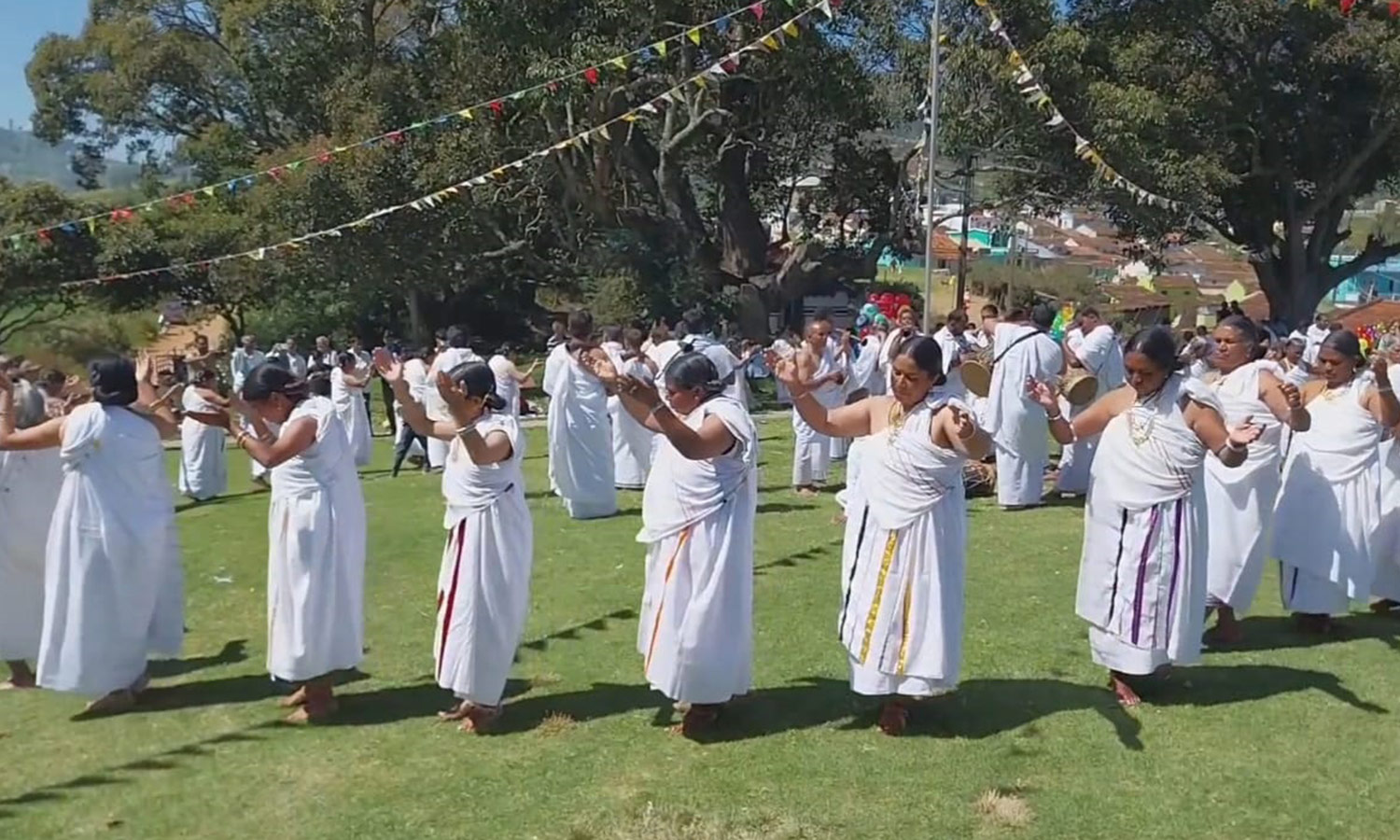 ஊட்டி அருகே கோத்தர் பழங்குடியின மக்களின் கம்பட்ராயர் திருவிழா கொண்டாட்டம்