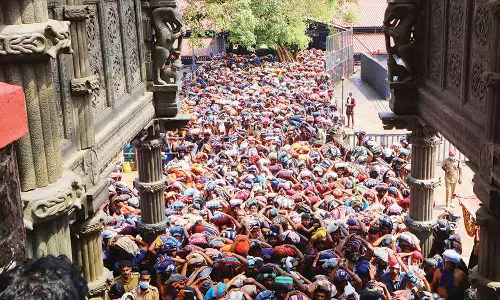 மகரவிளக்கு பூஜை: சபரிமலை கோவிலில் நெய் அபிஷேகம் இன்றுடன் நிறைவு