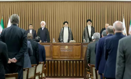 உச்சநீதிமன்றத்தில் 2 நீதிபதிகள் சுட்டுக் கொலை.. ஈரானில் பரபரப்பு