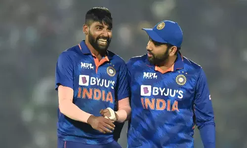 இன்னிங்சில் பந்து பழையதாகும்போது சிராஜின் பந்துவீச்சு எடுபடவில்லை.. ரோகித் ஓபன் டாக்