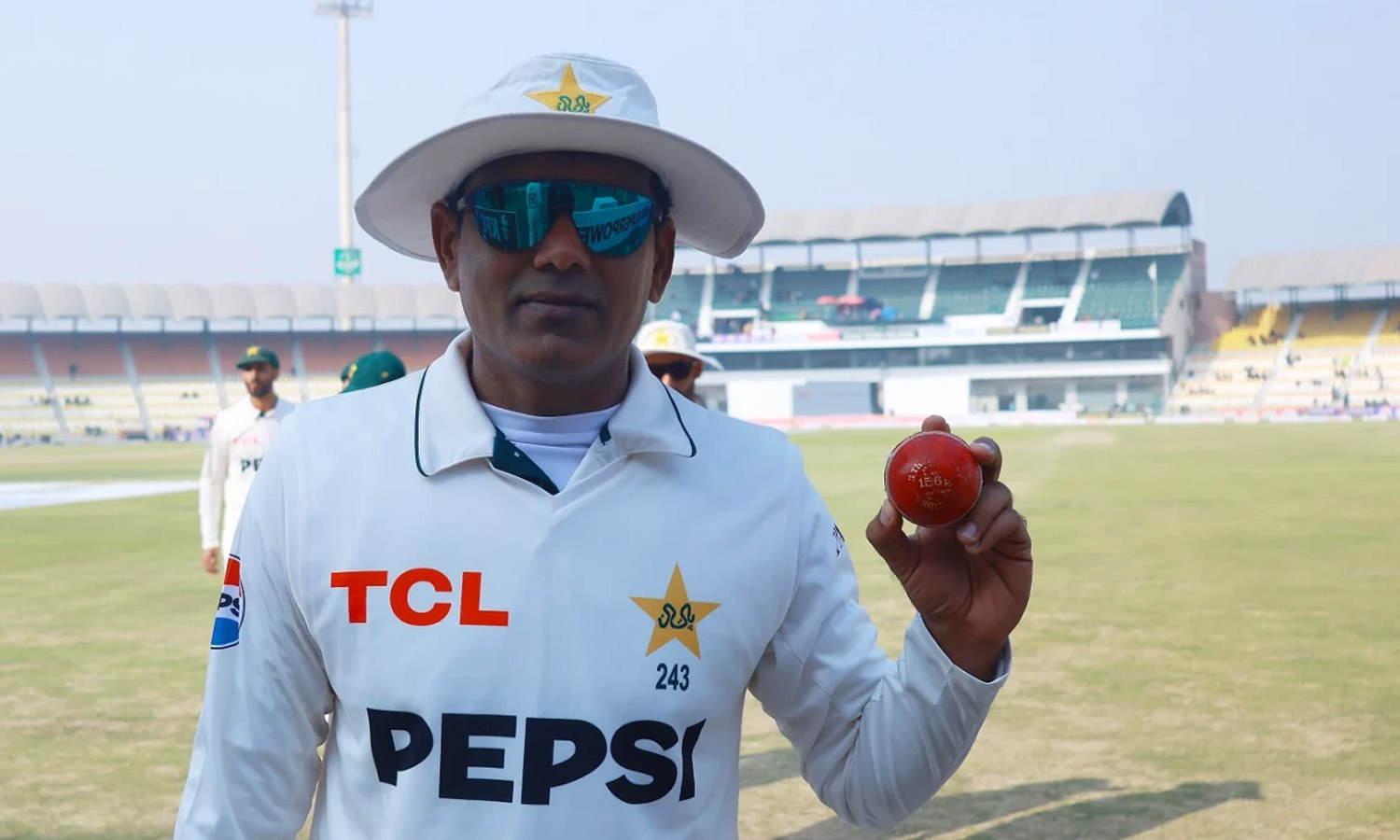 நோமன் அலி அபாரம்: வெஸ்ட் இண்டீஸ் முதல் இன்னிங்சில் 137 ரன்னில் ஆல் அவுட்