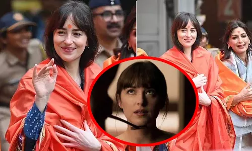 மும்பை சித்திவிநாயகர் கோவிலில் ஹாலிவுட் நடிகை டகோட்டா ஜான்சன் சாமி தரிசனம்