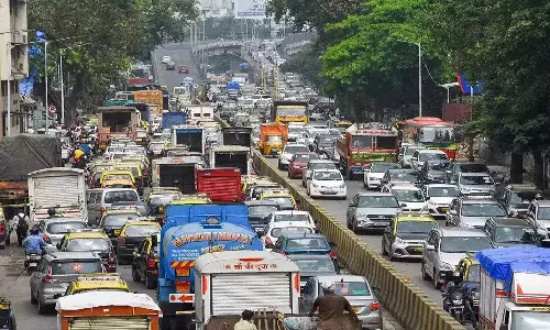 பொங்கல் விடுமுறை முடிந்து சென்னை திரும்பிய பொதுமக்கள்: போக்குவரத்து முடங்கியது