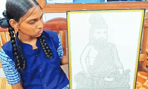 1,330 திருக்குறள் வரிகளால் திருவள்ளுவரின் படத்தை வரைந்த அரசுப் பள்ளி மாணவி
