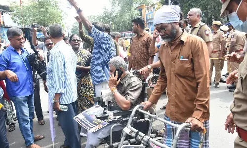 கோரிக்கைகளை வலியுறுத்தி மாற்றுத்திறனாளிகள் மறியல் போராட்டம்