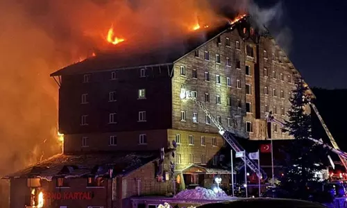 துருக்கியில் சோகம்: ஓட்டலில் ஏற்பட்ட தீவிபத்தில் சிக்கி 10 பேர் பலி