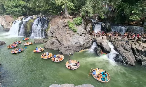 ஒகேனக்கல்லுக்கு நீர்வரத்து  2 ஆயிரம் கனஅடியாக நீடிப்பு