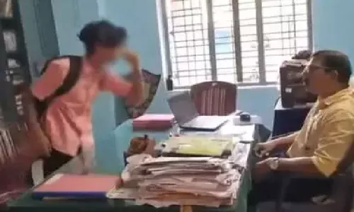 செல்போனை திருப்பி கொடுக்காவிட்டால் கொன்றுவிடுவேன்.. தலைமை ஆசிரியரை மிரட்டிய பள்ளி மாணவன்