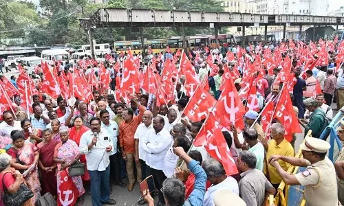 தமிழ்நாடு முழுவதும் போக்குவரத்து ஊழியர்கள் போராட்டம்
