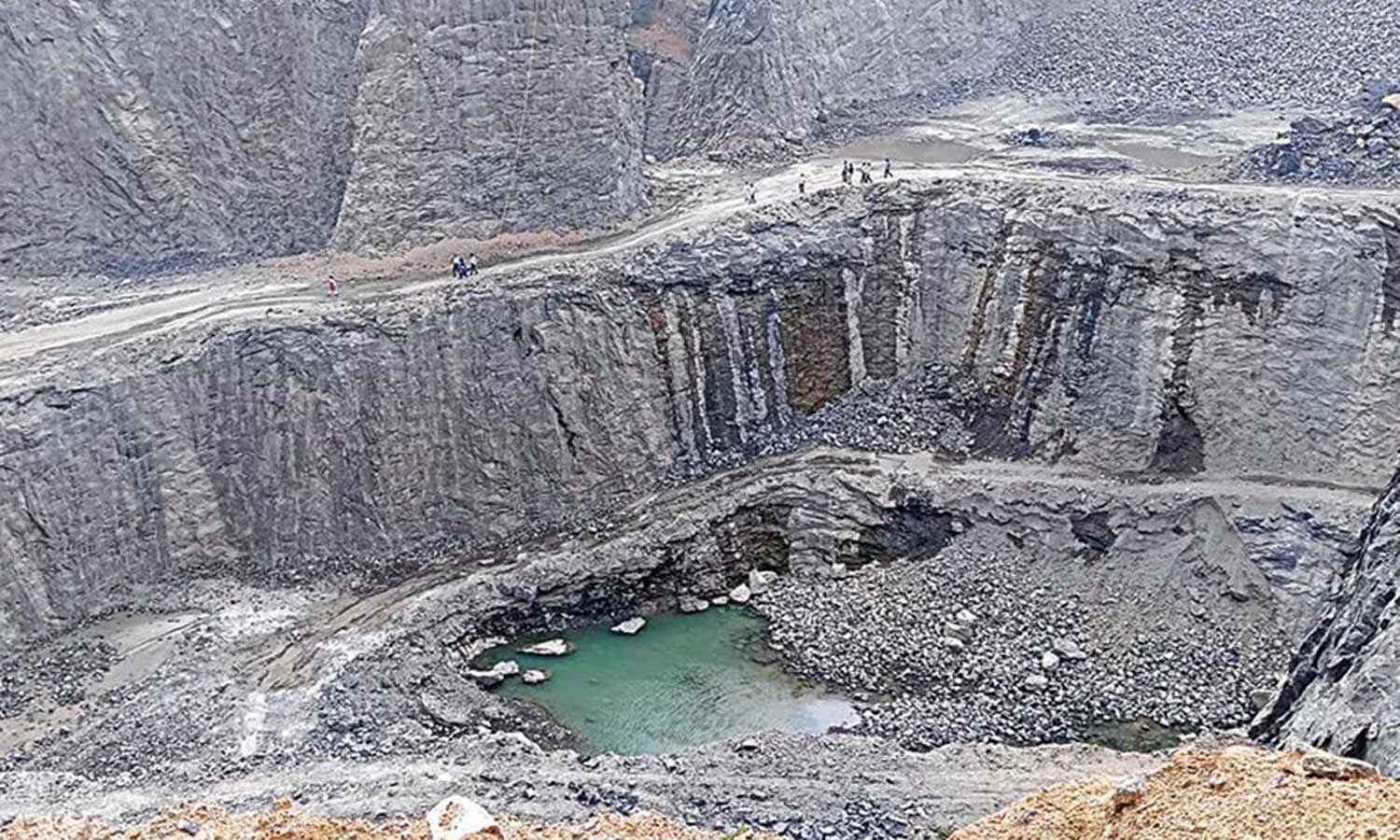 சமூக ஆர்வலர் கொலை எதிரொலி: திருமயம் கல் குவாரிகளில் 2-வது நாளாக அதிரடி சோதனை