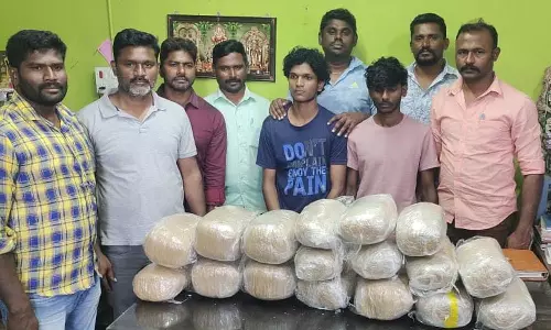 ஓசூரில் கொரியர் மூலம் கேரளாவிற்கு 2 கிலோ கஞ்சா அனுப்ப முயன்ற 2 வாலிபர்கள் கைது