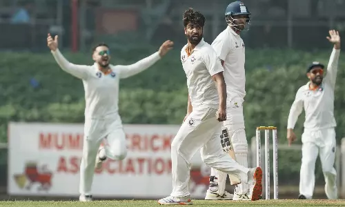 ரோகித், ரஹானே, துபே.. மும்பை பேட்டிங் ஆர்டரை பொளந்த உமர் நாசிர் மிர் - யார் இவர்?