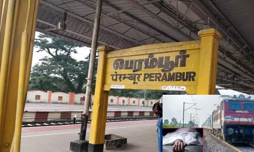 பெரம்பூரில் தண்டவாளத்தை கடந்தபோது ரெயில் மோதி முதியவர் பலி