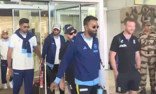 வீடியோ: சேப்பாக்கத்தில் 2-வது டி20 போட்டி: சென்னை வந்த இந்தியா- இங்கிலாந்து வீரர்கள்