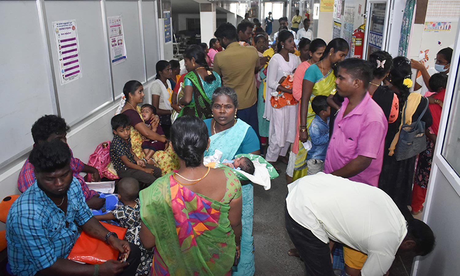 காய்ச்சல் உள்ளிட்ட நோய்களால் பாதிப்பு- கடலூர் அரசு மருத்துவமனையில் குவிந்த நோயாளிகள்