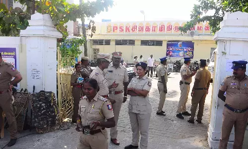 ரூ. 10-க்கு சாப்பாடு.. நூதன முறையில் ரூ. 100 கோடி சுருட்டிய மூன்று பேர் கைது