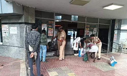 குடியரசு தின விழா: தருமபுரி ரெயில் நிலையங்களில் போலீசார் தீவிர சோதனை