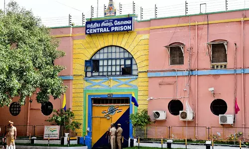 கோவை மத்திய ஜெயிலில் கஞ்சா புழக்கம்- கைதிகள் உள்பட 3 பேர் மீது வழக்கு