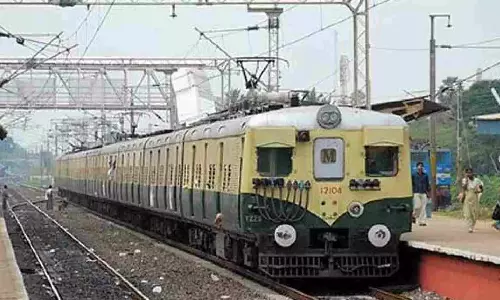 டி20 கிரிக்கெட் போட்டி- மின்சார ரெயில்களில் இலவச பயணம் அறிவிப்பு