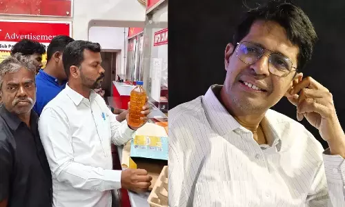 கோவையில் ஐ.ஐ.டி இயக்குனர் காமகோடிக்கு தபாலில் மாட்டு கோமியம் அனுப்பி நூதன போராட்டம்