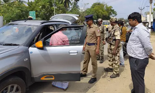 ஈரோடு கிழக்கு இடைத்தேர்தல் - 12 இடங்களில் தற்காலிக சோதனை சாவடிகள் அமைத்து தீவிர கண்காணிப்பு