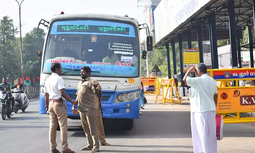 மஞ்சக்குப்பம் பஸ் நிறுத்தத்திற்குள் செல்லாத 11 பஸ்களுக்கு அபராதம்