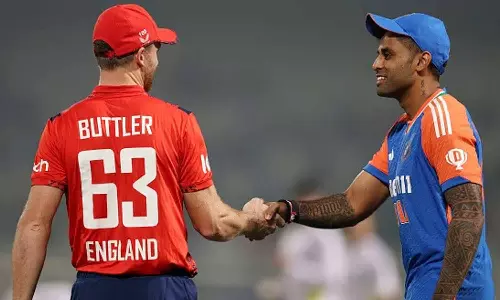 இங்கிலாந்துக்கு எதிரான 2-வது டி20 போட்டி: 2 மாற்றங்களுடன் இந்தியா பந்து வீச்சு தேர்வு