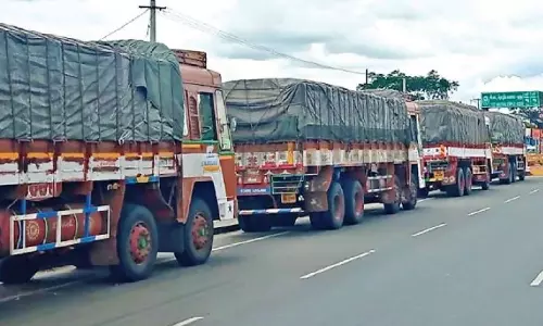 ஓசூர் பகுதியில் நாளை முதல் லாரிகள் காலவரையற்ற வேலை நிறுத்தம்