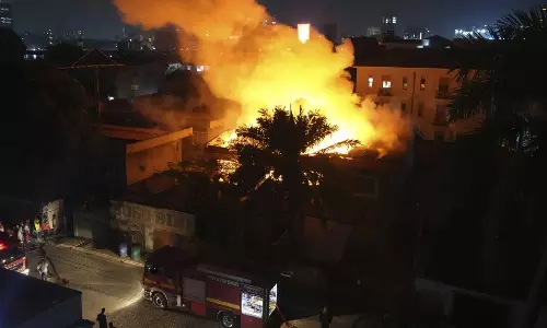 நைஜீரியாவில் சோகம்: பெட்ரோல் டேங்கர் லாரி வெடித்ததில் 18 பேர் பலி