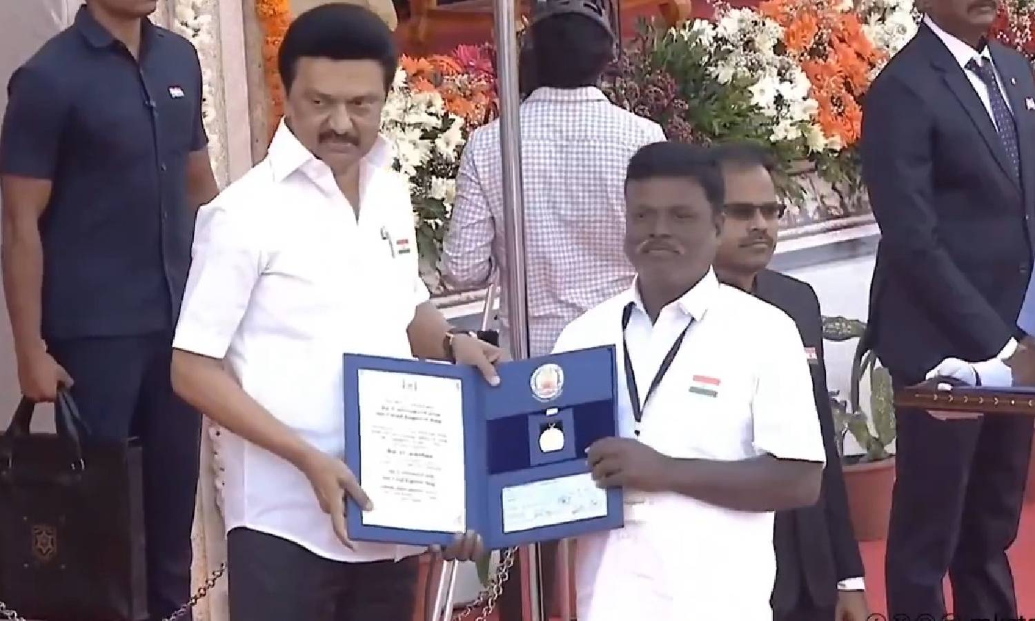 தேனி முருகவேலுக்கு, நெல் உற்பத்தி திறனுக்கான விருது