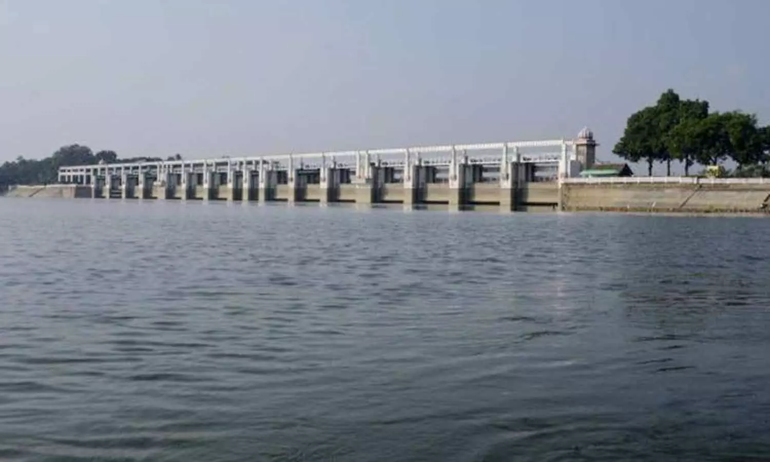 பூண்டி ஏரியில் இருந்து இதுவரை 1 டி.எம்.சி. தண்ணீர் வீணானது பூண்டி ஏரியில் இருந்து இதுவரை 1 டி.எம்.சி. தண்ணீர் வீணானது