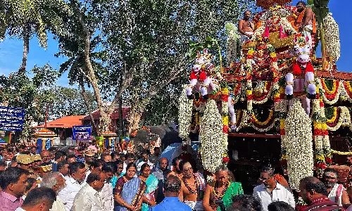 பழனியில் புதிய தேர் வெள்ளோட்டம்: சேகர்பாபு தொடங்கி வைத்தார்