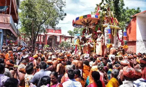 சாமிதோப்பு அய்யா வைகுண்டர் தலைமைப்பதியில் தேரோட்டம்: திரளான பக்தர்கள் பங்கேற்பு