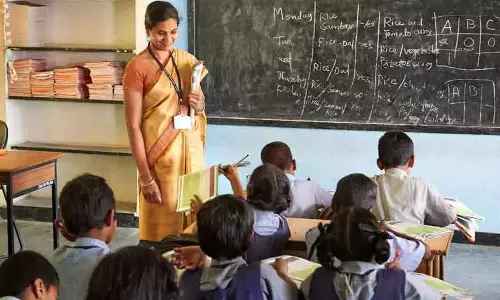 பள்ளிக்கல்வித்துறையில் 47000 தற்காலிக பணியிடங்கள் நிரந்தர பணியிடங்களாக மாற்றம்- தமிழக அரசு