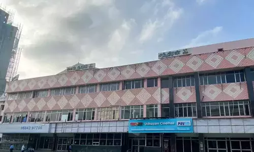 உதயம் திரையரங்கம் இடித்து அகற்றம்