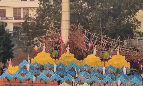 கோவில் நிகழ்வு: சட்டென சரிந்த மேடை.. 6 பேர் உயிரிழப்பு