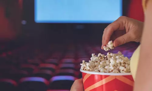 தெலுங்கானாவில் குழந்தைகளை இரவு 11 மணிக்கு மேல் தியேட்டருக்குள் அனுமதிக்க கூடாது- ஐகோர்ட் உத்தரவு