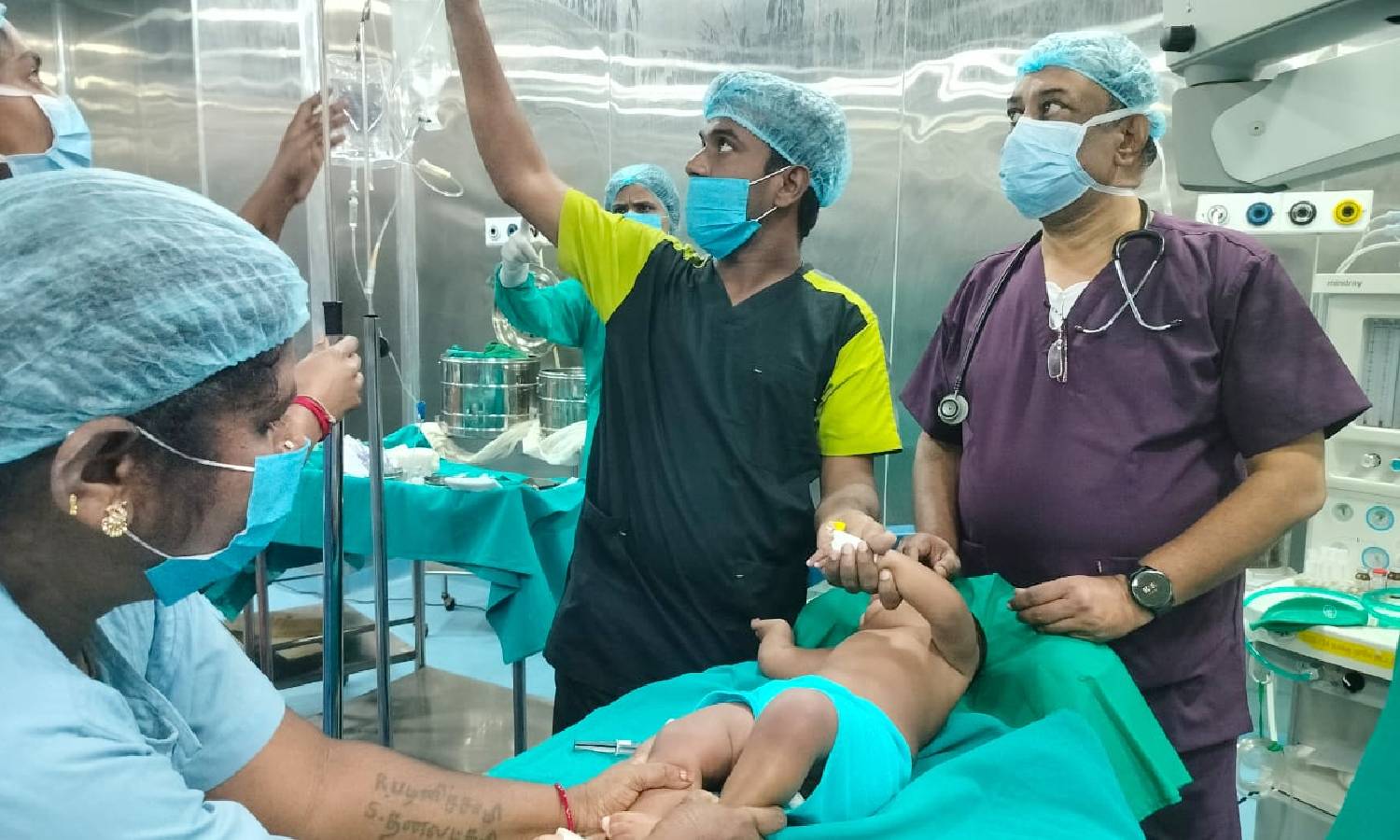 திண்டுக்கல் அரசு ஆஸ்பத்திரியில் 9 மாத குழந்தைக்கு கண்புரை அறுவை சிகிச்சை