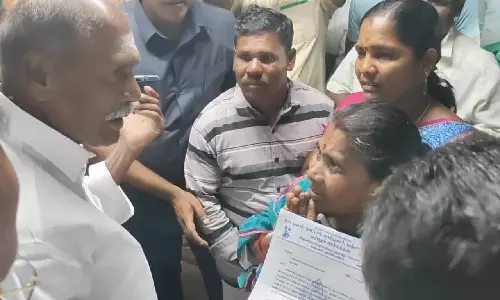 மீனவர்கள் மீது துப்பாக்கி சூடு: முதலமைச்சர் ரங்கசாமியிடம் கண்ணீருடன் கதறிய உறவினர்கள்