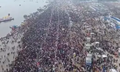 மகா கும்பமேளா: கூட்ட நெரிசலில் சிக்கி 30 பேர் பலி