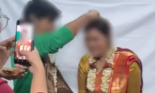 வகுப்பறையில் மாணவனை திருமணம் செய்த பேராசிரியை - அவங்க சொன்ன காரணம் தான் ஹைலைட்