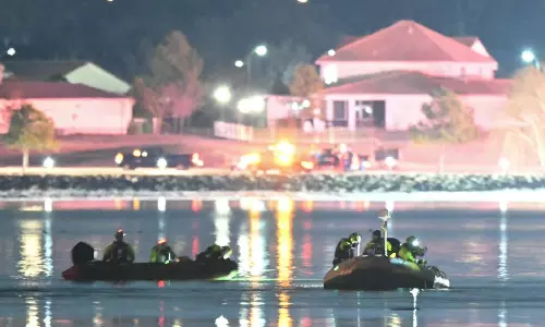 பயணிகள் விமானம்-ராணுவ ஹெலிகாப்டர் நேருக்கு நேர் மோதல்: 18 பேர் பலி, மீட்புப்பணிகள் தீவிரம்