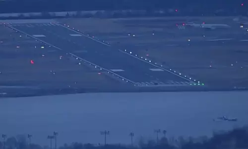 ராணுவ ஹெலிகாப்டர் - பயணிகள் விமானம் மோதிய விபத்து: 67 பேர் உயிரிழப்பு