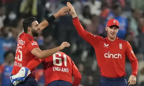 ஒரே ஓவரில் 3 விக்கெட்: இந்தியாவுக்கு அதிர்ச்சி அளித்த சாகிப் மகமூது