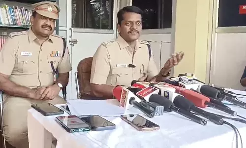 காரில் இருந்த கட்சிக் கொடிக்கும் ஈசிஆர் சம்பவத்திற்கும் தொடர்பு இல்லை- காவல்துறை விளக்கம்