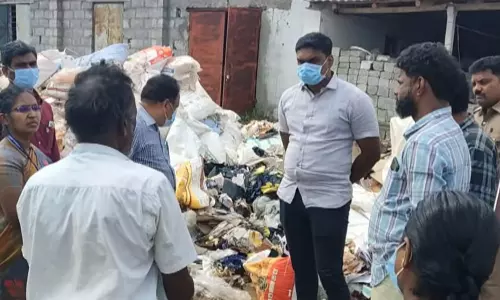 மருத்துவ கழிவுகளுடன் வந்த கேரள லாரி சிறை பிடிப்பு