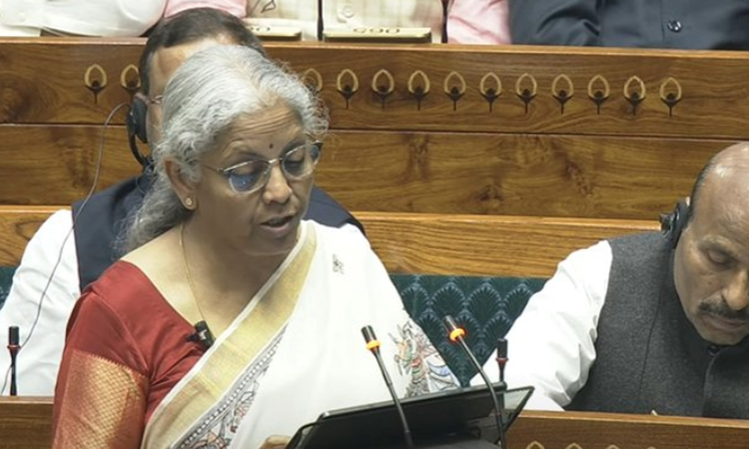 பட்ஜெட் 2025- 26 - பட்டியலின, பழங்குடியின பெண்கள் 5 லட்சம் பேருக்கு தொழிற்கடன்